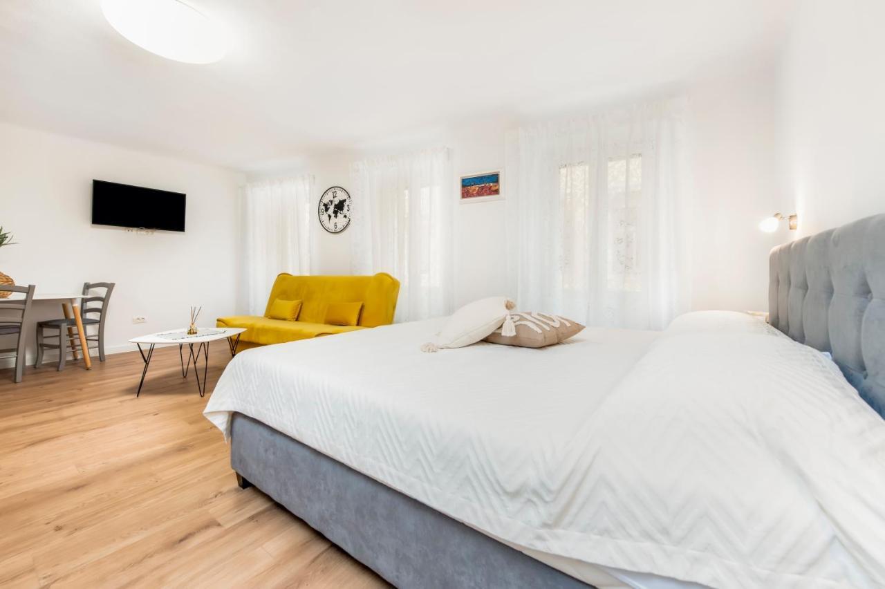 Adriatic Dream Rooms Rovigno Esterno foto